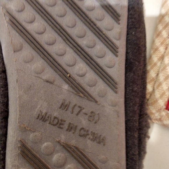 Slippers - Picture 3 of 3